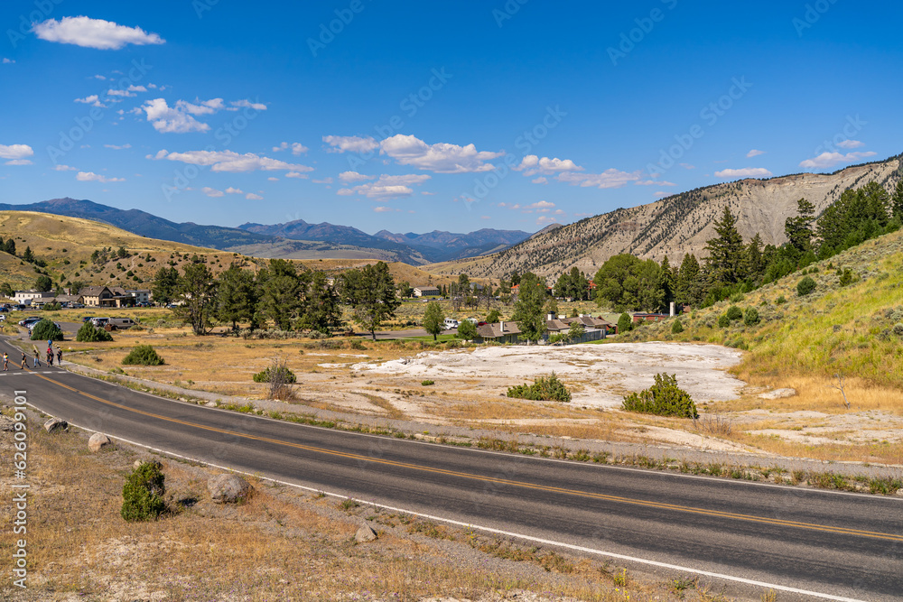 Fototapeta premium landscape near Mammoth hot springs, Yellowstone National Park