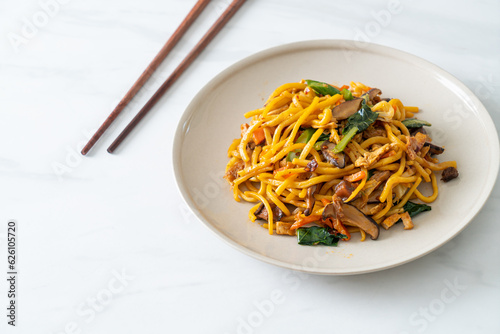 stir-fried yakisoba noodles with vegetable in vegan style