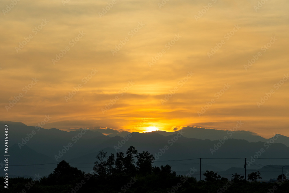 Obraz premium 相模川越しに望む丹沢山系の夕景