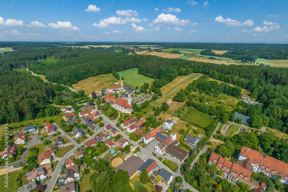 Der Wallfahrtsort Violau im Naturpark Westliche Wälder nahe Augsburg aus der Luft