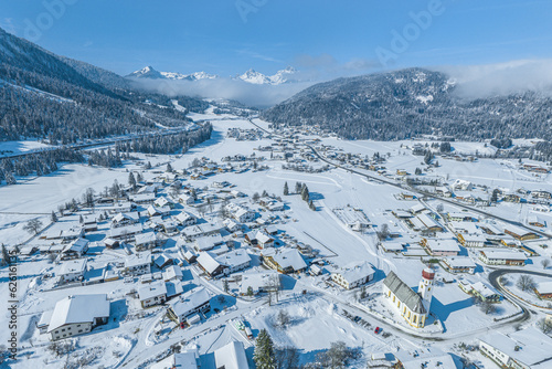Winterliche Idylle im kleinen Ort Heiterwang in der Tiroler Zugspitz Arena