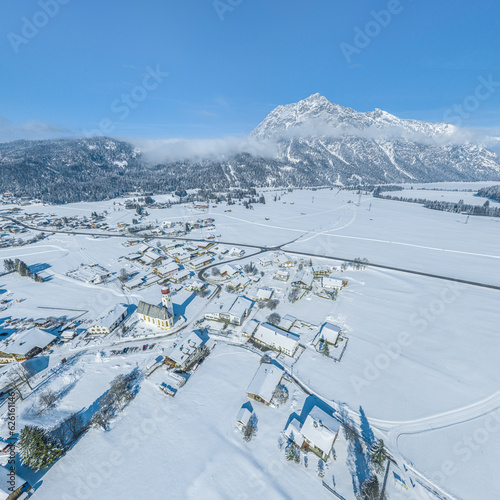 Traumhafter Wintertag im Tiroler Ausserfern - Blick zum zugefrorenen Heiterwanger See photo