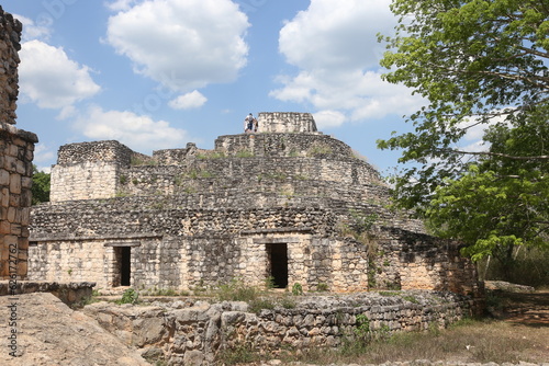 ruinas de la cultura maya, Ycatan, cielo azul con nubes. photo