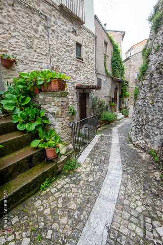 Fototapeta Naklejka Na Ścianę i Meble -  Pedestrian Street - Pacentro - Italy