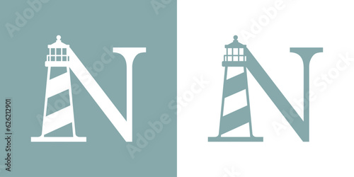 Logo Nautical. Icono de torre marítima en puerto. Letra inicial N con faro de luz