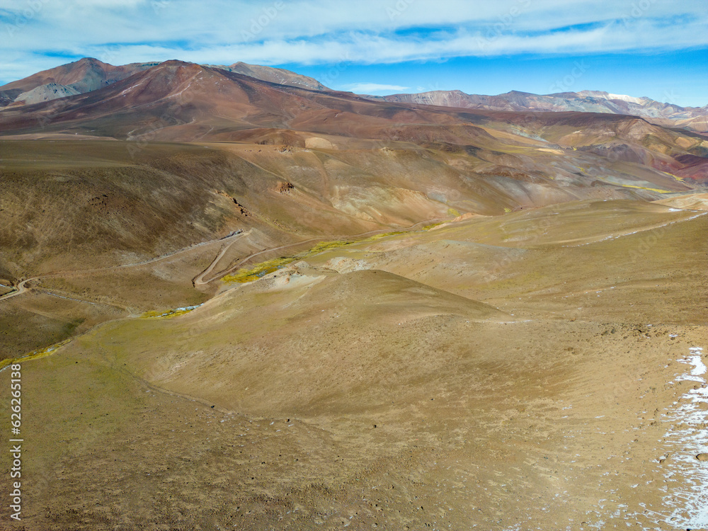 Φωτογραφία Aerial view of the Atacama desert landscape around the green lagoon Laguna del N