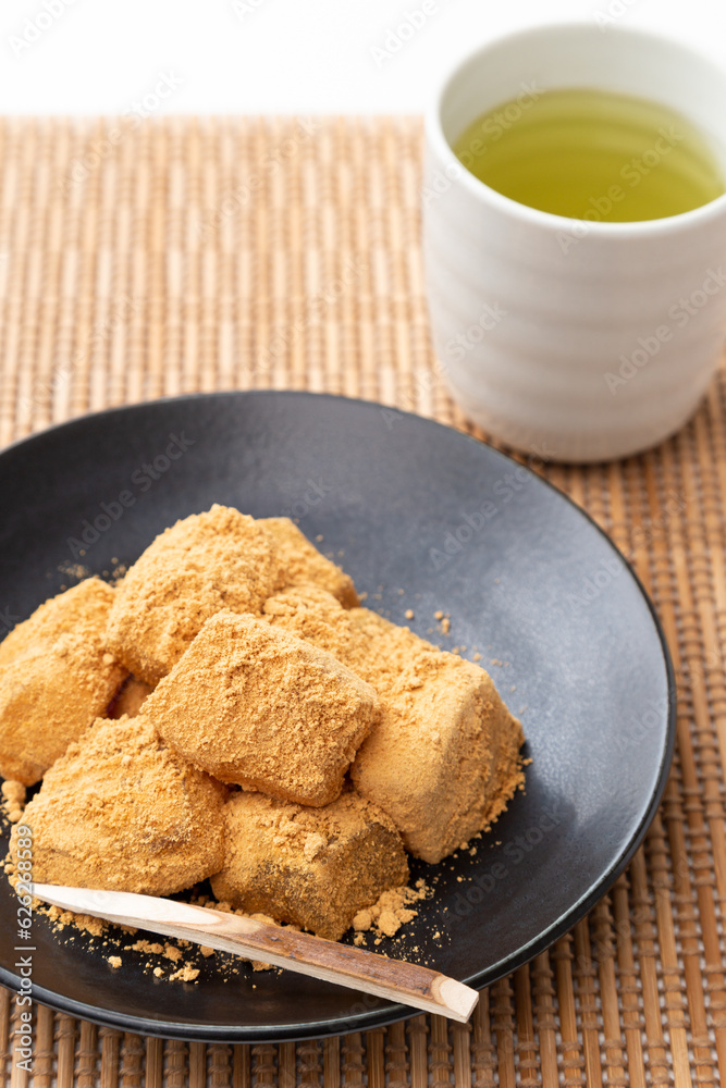 わらび餅と緑茶 わらび餅と緑茶