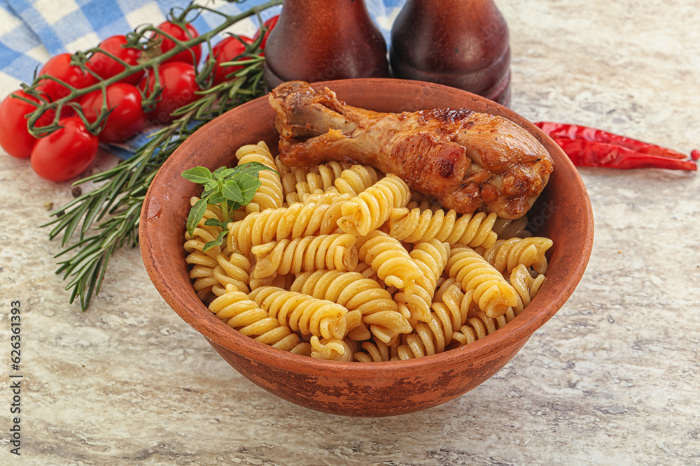 Roasted chicken leg with macaroni Roasted chicken leg with macaroni