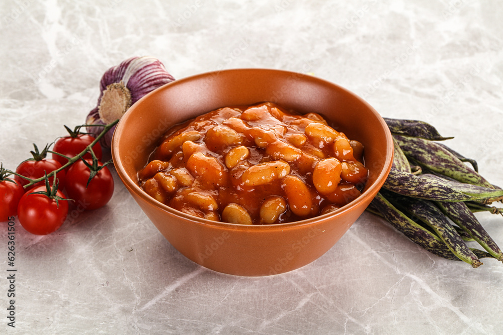 Fototapeta premium White beans in tomato sauce