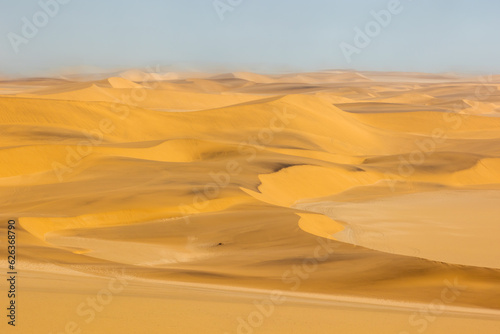 Red sand dunes with fog on horizon, Skeleton Coast, Namibia © Thomas