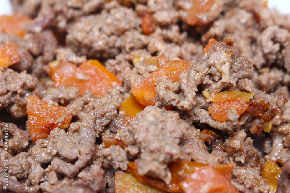 ground beef texture. details of ready-to-eat ground beef. ground meat prepared with tomato. beef with selective focus. ground beef texture. details of ready-to-eat ground beef. ground meat prepared with tomato. beef with selective focus.