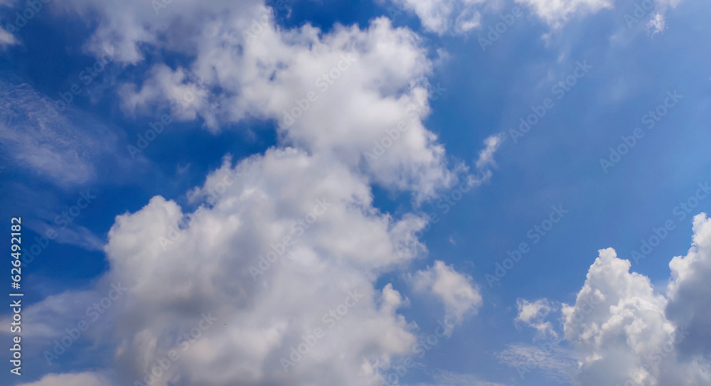 Obraz premium Blue sky and white cloud clear summer view cloud, blue, sky, natural, background, beautiful, land