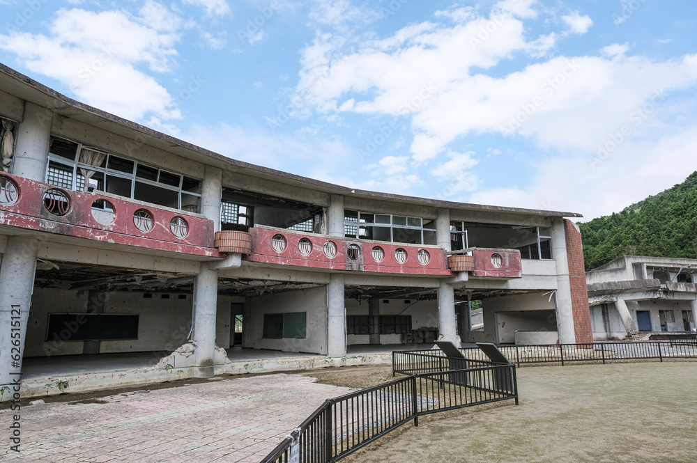 震災遺構として後世に残る大川小学校の校舎