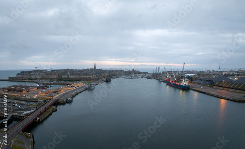 Port de St Malo en drone au petit matin