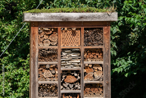 An insect hotel  also known as a bug hotel or insect house  is a manmade structure created to provide shelter for insects. They can come in a variety of shapes and sizes.