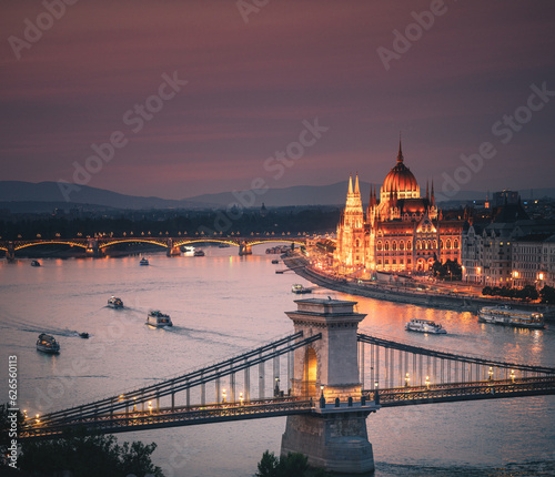 Amazing Chain Bridge with t...