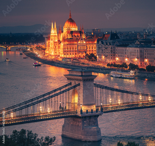 Amazing Chain Bridge with t...