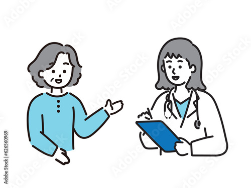 女医、医師に病院で病気の相談をするシニアの女性