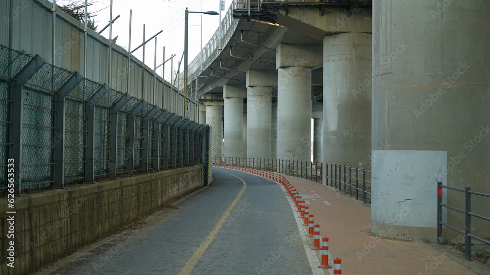 Fototapeta premium Curved promenade along the river in Seoul, South Korea