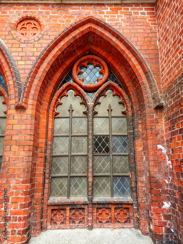 Fenster der historischen Marienkirche in L  beck
