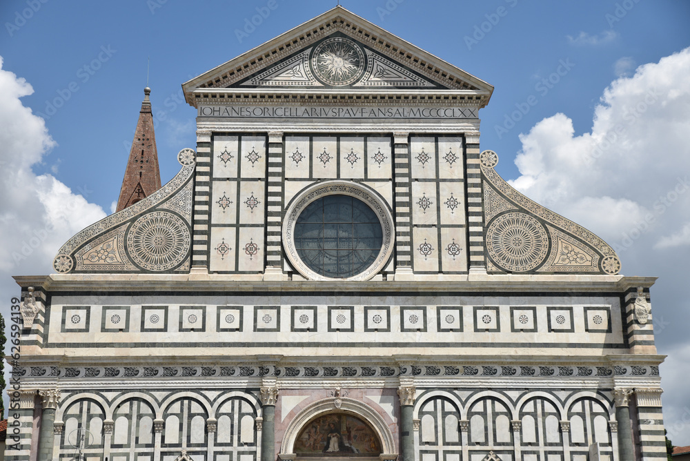 Façade en marbre polychrome de Santa Maria Novella à Florence. Italie