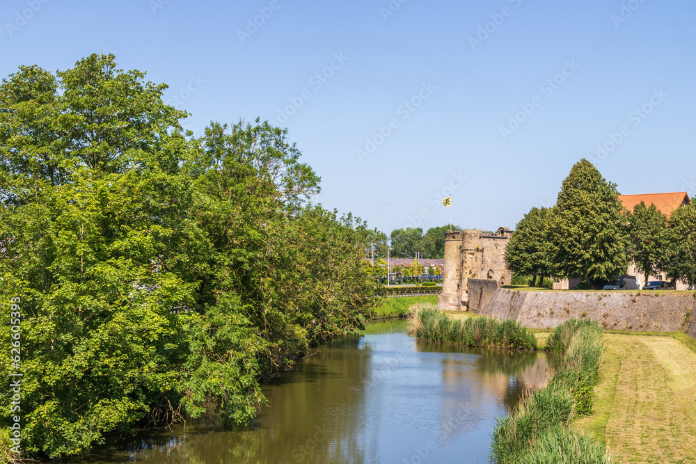 Bergues - Les remparts et la Tour Nekestor