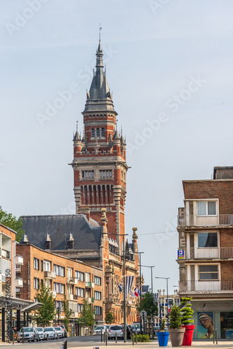 Obraz na płótnie Le beffroi de l'Hôtel de Ville de Dunkerque w salonie