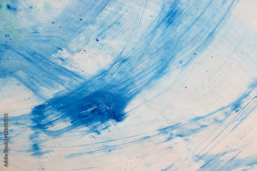 Acquerello su carta bianca, macchie di colore in varie tonalità di azzurro, blu e verde