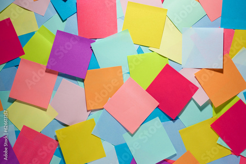 Fotografía Colorful paper notes on a table