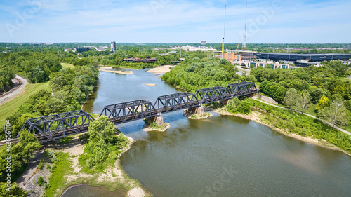 Valokuva Train bridge over Scioto River with forested area aerial