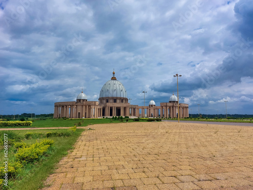 Basilica of Our Lady of Peace, Yamoussoukro photo