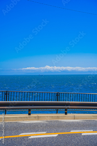 海が見える道路