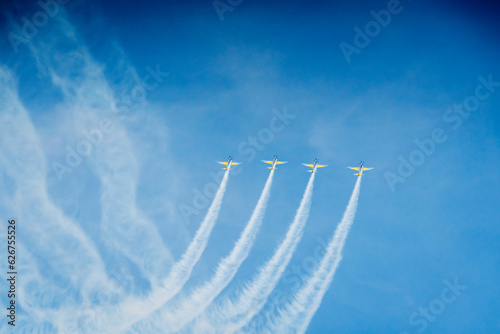 airplanes in the sky super tucano  esquadrão de fumaça