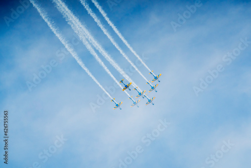 airplanes in the sky super tucano esquadrão de fumaça
