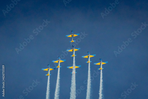 airplanes in the sky super tucano  esquadrão de fumaça