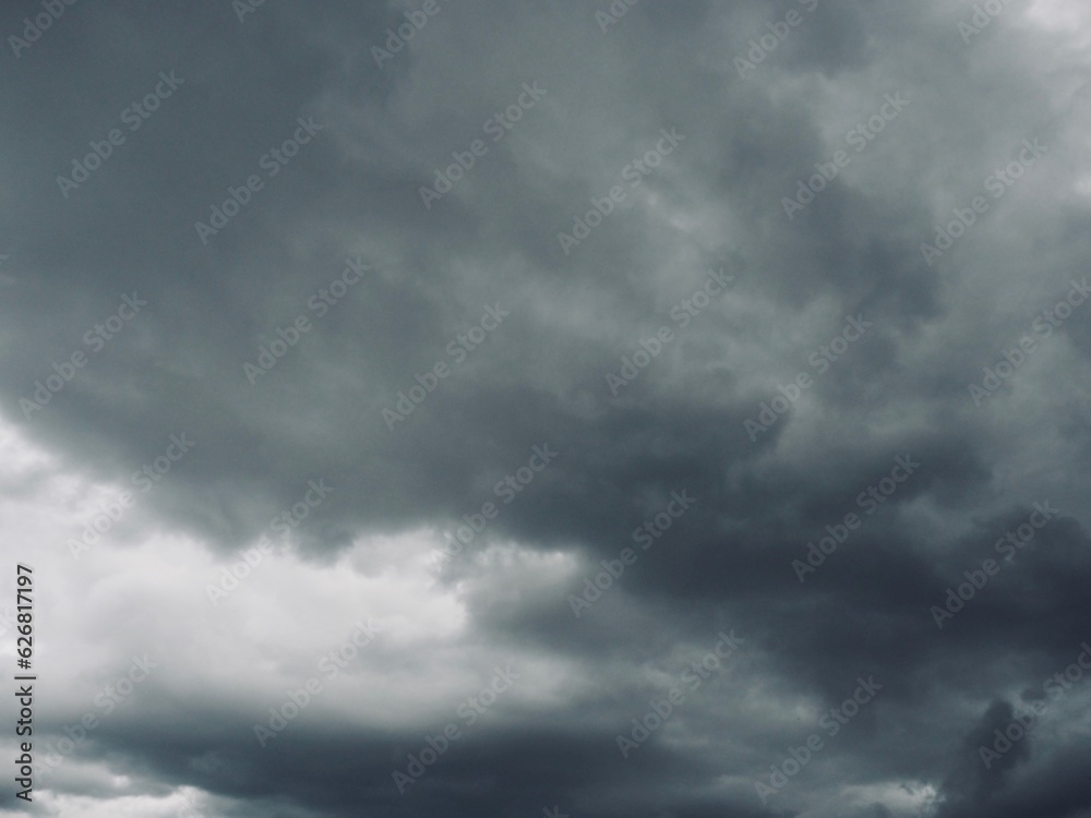 먹구름과 하늘 경관