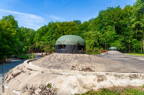 Bunker der ehemaligen Maginot Linie, hier die MG-Türme am Munitionseingang des Artilleriewerks Schoenenbourg bei Hunspach. Departement Bas-Rhin in der Region Elsass in Frankreich