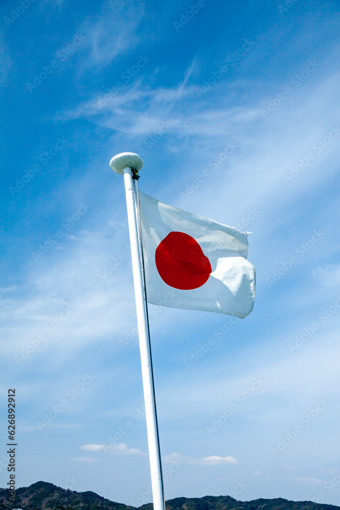 青空にはためく日の丸の旗 青空にはためく日の丸の旗