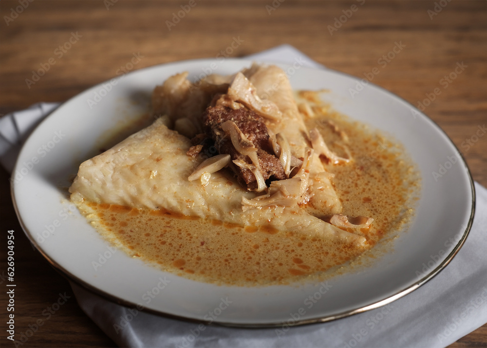 Lontong is an Indonesian dish made of compressed rice cake in the form of a cylinder wrapped inside a banana leaf, commonly found in Indonesia, Malaysia and Singapore. Lontong is an Indonesian dish made of compressed rice cake in the form of a cylinder wrapped inside a banana leaf, commonly found in Indonesia, Malaysia and Singapore.