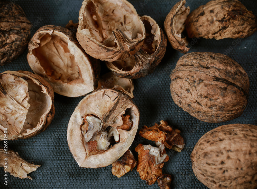 Fototapeta premium peeled walnut pieces on the table