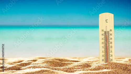 Canvas Print Summer thermometer on the beach and empty space for your decoration