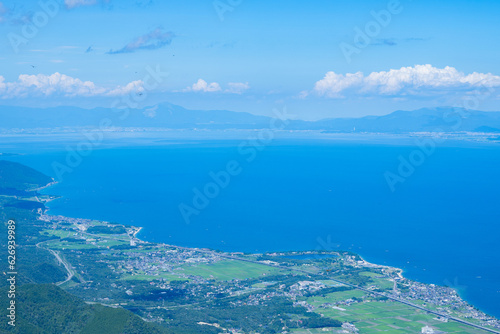 テラスから見る琵琶湖の絶景 © rika_portrait