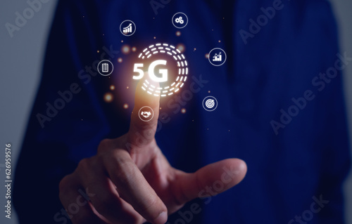 Businessman connected global business with smart 5G network connection concept.