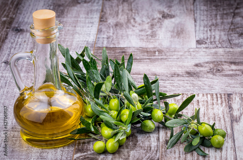 Green olive and olive oil o...
