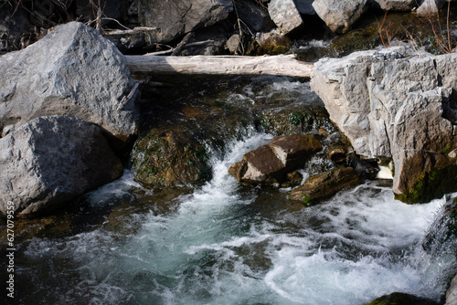 Obraz na płótnie water flowing over rocks