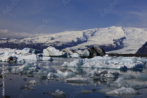 J  kuls  rl  n is a large glacial lake located in the south of the Vatnaj  kull glacier between the Vatnaj  kull National Park and the town of H  fn appeared between 1934 and 1935