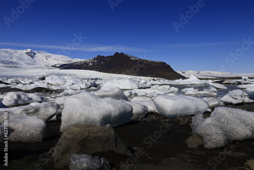 Fjallsárlón is a glacier lake located in the south of the Vatnajökull glacier between the Vatnajökull National Park and the town of Höfn , in the south of Iceland