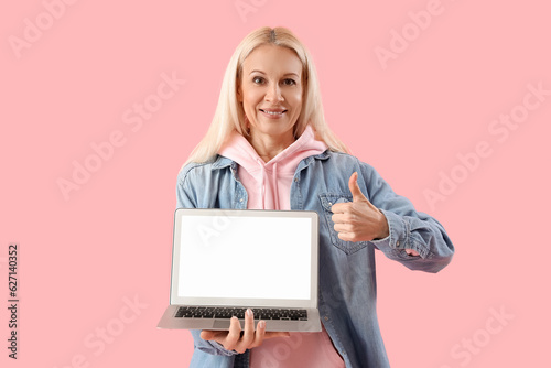 Mature female programmer wi...