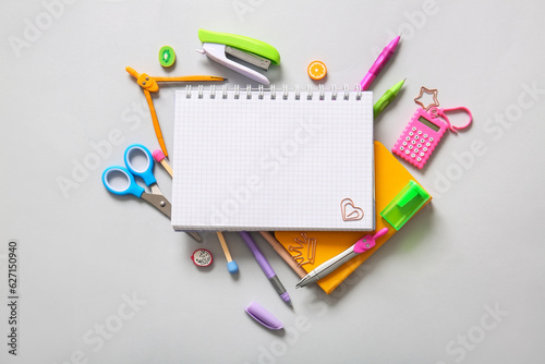 School supplies flat lay wi...