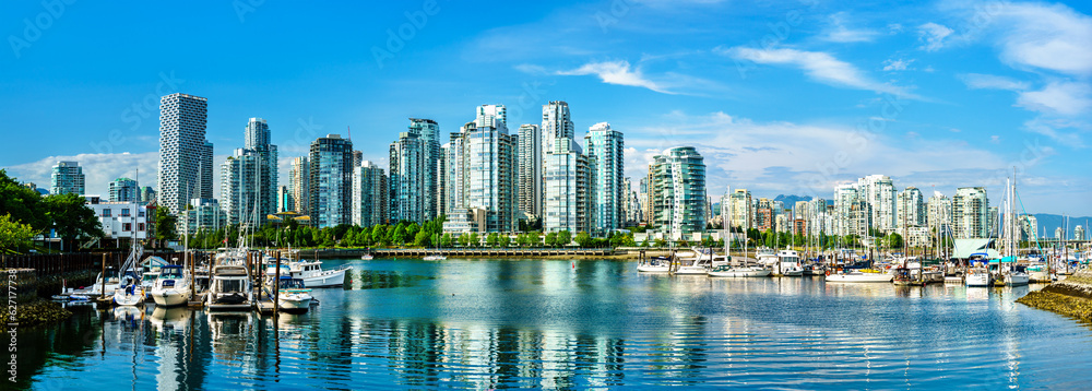 Fototapeta premium Skyline of Downtown Vancouver at False Creek - British Columbia, Canada